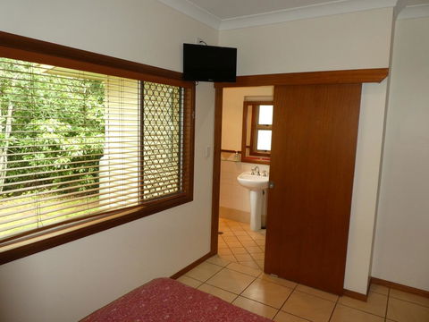 The Summit Rainforest Retreat - Sydneys Hotel 3