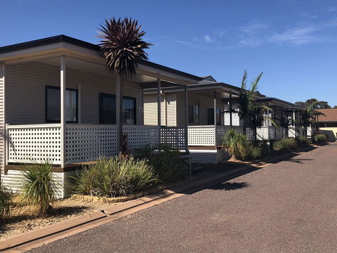 The Sundowner Cabin & Tourist Park - Sydneys Hotel 0