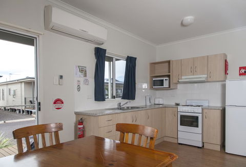 The Sundowner Cabin & Tourist Park - Sydneys Hotel 1