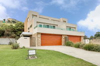 Book Lakes Entrance Accommodation Vacations Sydneys Hotel Sydneys Hotel