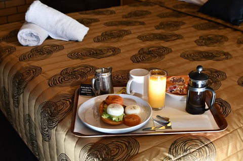 The Town House Motor Inn - Sydneys Hotel 2
