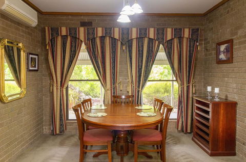 The Townhouse - Sydneys Hotel 3