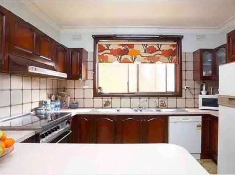 Thomastown Antique House En-suite Room - Sydneys Hotel 2