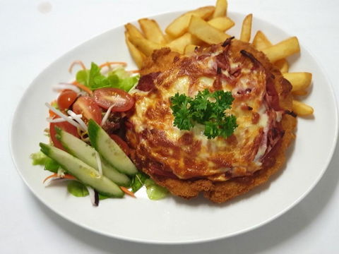 Tin Can Bay Budget Accommodation - Sydneys Hotel 1