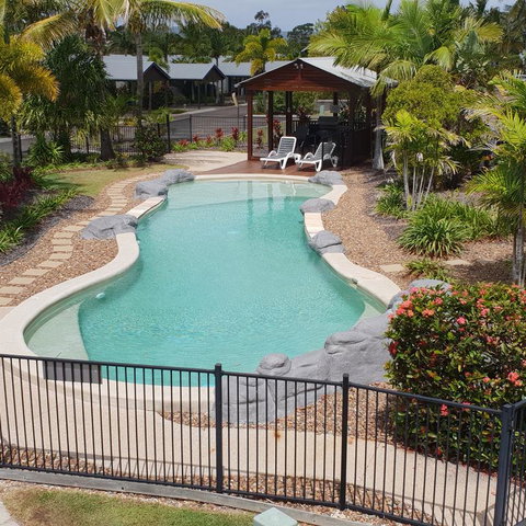 Tin Can Bay Marina Villas - Sydneys Hotel 2