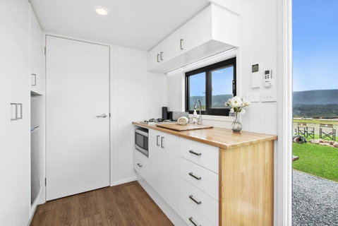 TINY HOME......BIG Views - Sydneys Hotel 3