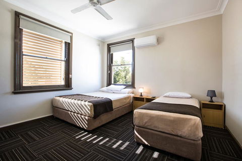 Toongabbie Hotel - Sydneys Hotel 1