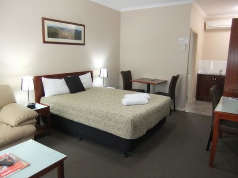 Top Of The Town Motel - Sydneys Hotel 2