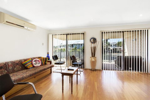 Townhouse In The Heart Of Port Stephens - Sydneys Hotel 0