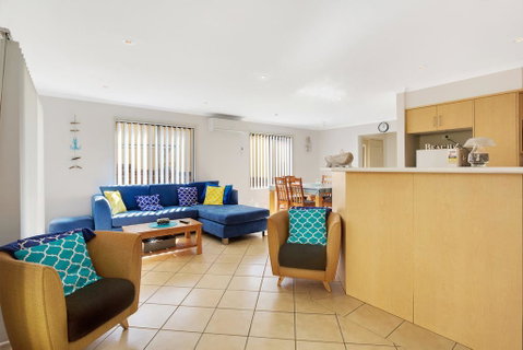 Townhouse In The Heart Of Port Stephens - Sydneys Hotel 2