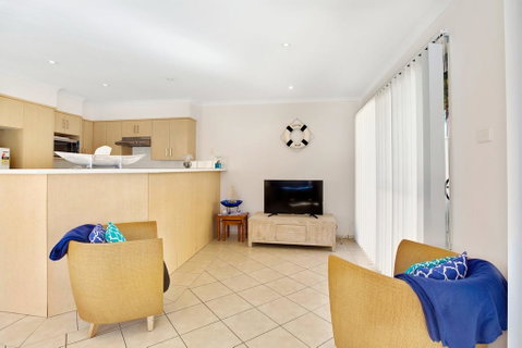 Townhouse In The Heart Of Port Stephens - Sydneys Hotel 3