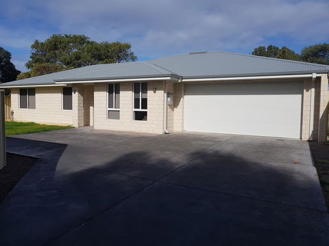 Towncrackers Guest House - Sydneys Hotel 0