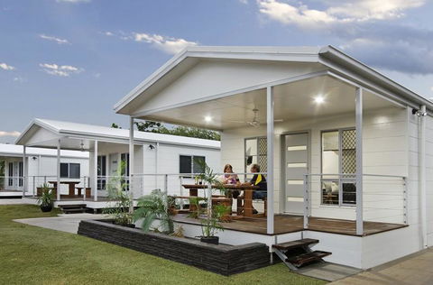 Townsville Tourist Village - Sydneys Hotel 3