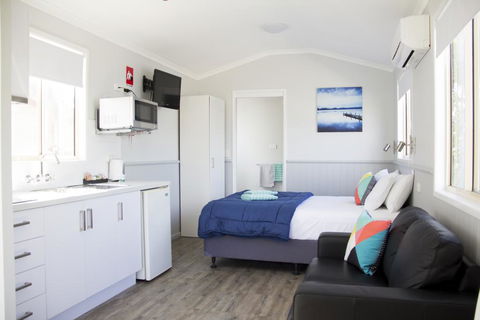 Townsville Tourist Village - Sydneys Hotel 2