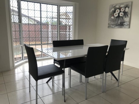 Townsville Wistaria Spacious Home - Sydneys Hotel 2