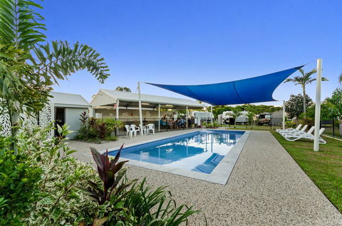 Townsville Tourist Village - Sydneys Hotel 0