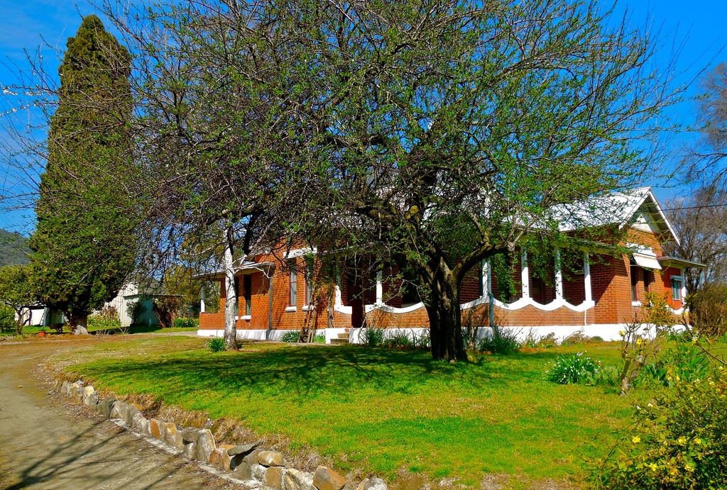 Adelong NSW Sydneys Hotel