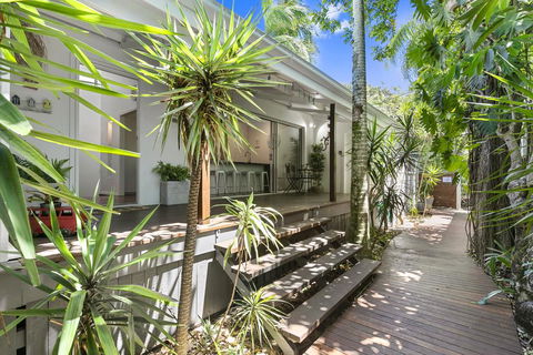 Tranquil & Tropical, Sunshine Beach - Sydneys Hotel 2