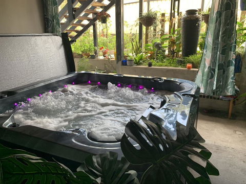 Tranquil Spa Retreat - Sydneys Hotel 1