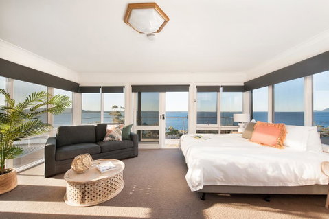 Tranquil Waters - With Mesmerising Waterviews - Sydneys Hotel 0