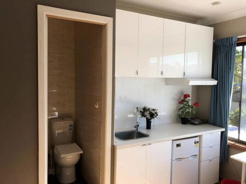Traveler's Affordable Studio Unit (Beverly Hills) - Sydneys Hotel 0