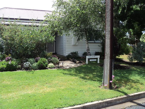 Travellers Rest B&B - Sydneys Hotel 2