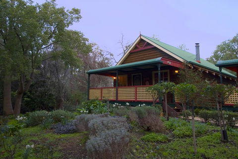 Trawool Cottages And Farmstay - Sydneys Hotel 2