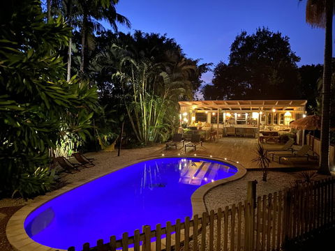 Treehouse On Plantation - Sydneys Hotel 1