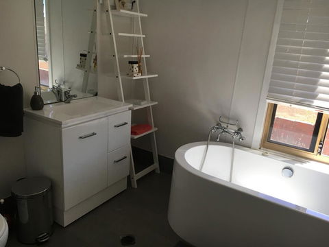 Tropical Farm Stay - Sydneys Hotel 1