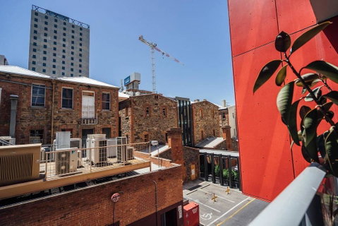 Tropicana On Bent - WiFi - Nespresso Heart Of East End - Sydneys Hotel 1