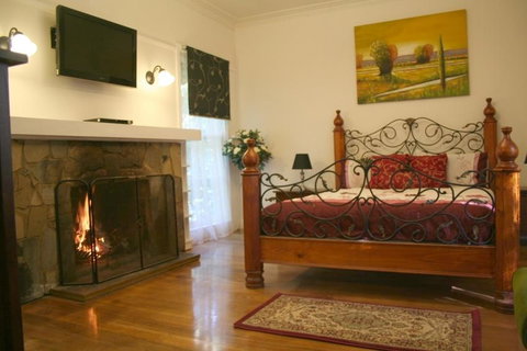 Tudor Cottages - Sydneys Hotel 0