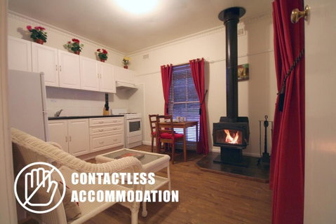 Tudor Cottages - Sydneys Hotel 1