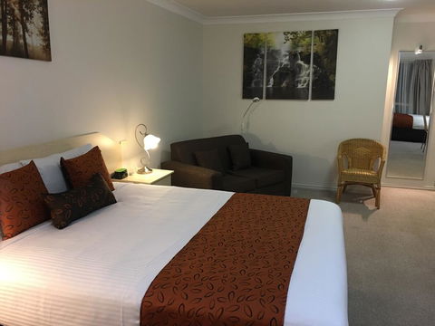 Tuckerbox Motor Inn - Sydneys Hotel 0
