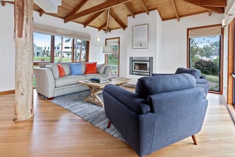 Tura Tree House - Sydneys Hotel 3