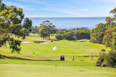 Tura Beach Golf Stays - Sydneys Hotel 3