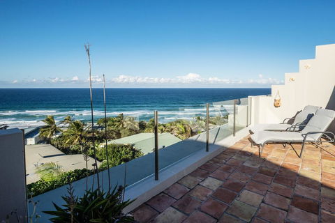 Tuscan Inspired Townhouse Minutes From The Beach - Sydneys Hotel 0