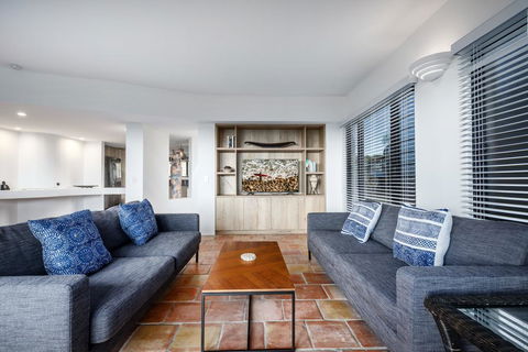 Tuscan Inspired Townhouse Minutes From The Beach - Sydneys Hotel 3