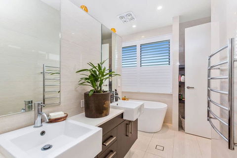 Ulladulla Family Retreat - Sydneys Hotel 2