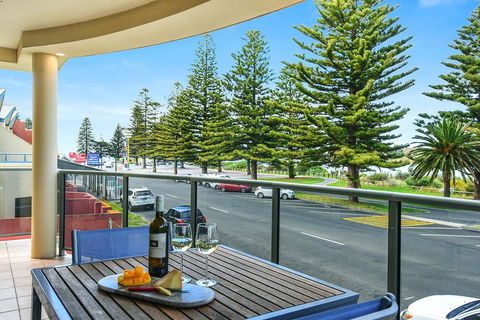 Ultimate Esplanade - 3 Storey Experience - WiFi - Sydneys Hotel 1