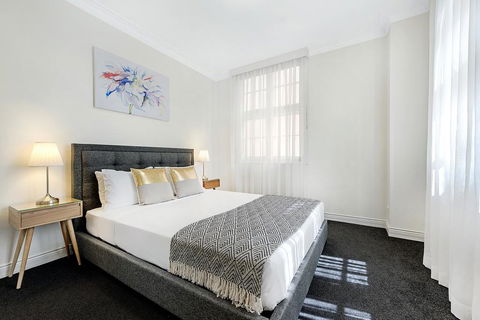 ULTIQA Rothbury Hotel - Sydneys Hotel 0