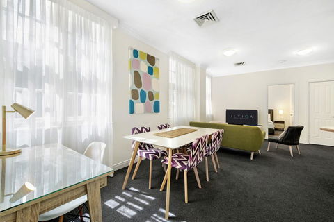 ULTIQA Rothbury Hotel - Sydneys Hotel 2