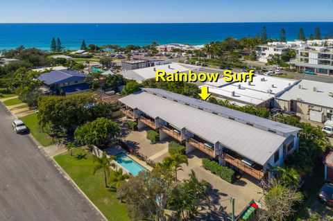 Unit 1 Rainbow Surf - Modern, Two Storey Townhouse With Large Shared Pool, Close To Beach And Shop - Sydneys Hotel 2