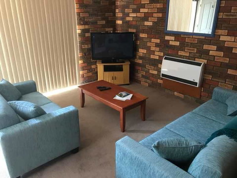 Unit 2 @ Beach Haven - Sydneys Hotel 1