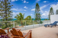 Book Rainbow Beach Accommodation Vacations Sydneys Hotel Sydneys Hotel