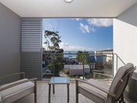 Unit 301 'The Shoal' 6-8 Bullecourt Street - Air con walking to local shops  beach