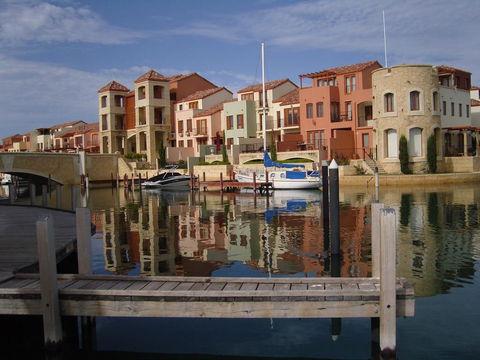 Venice At The Beach - Sydneys Hotel 0