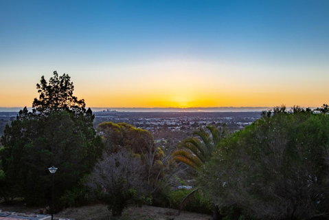 Vermillion Skies Holiday Accommodation - Sydneys Hotel 3