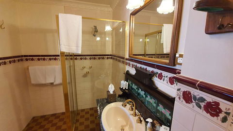 Victoria House Motor Inn - Sydneys Hotel 1