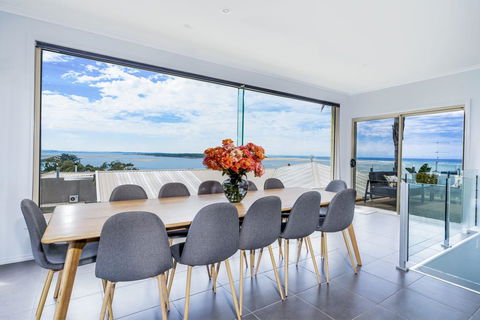 VIEWS FOREVER - INVERLOCH - Sydneys Hotel 1