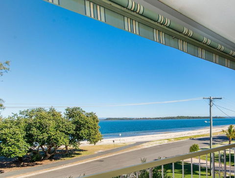 VIEWS VIEWS VIEWS! Front Top Floor Waterfront Unit - Chnook Apartments South Esp, Bongaree - Sydneys Hotel 0